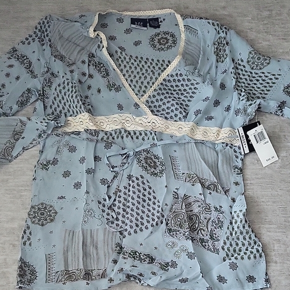 DCC Tops - Elegant Blue Patterned Blouse